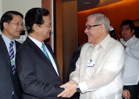 Premier Nguyen Tan Dung trifft die Präsidenten beider Kammern Philippiniens  - ảnh 1